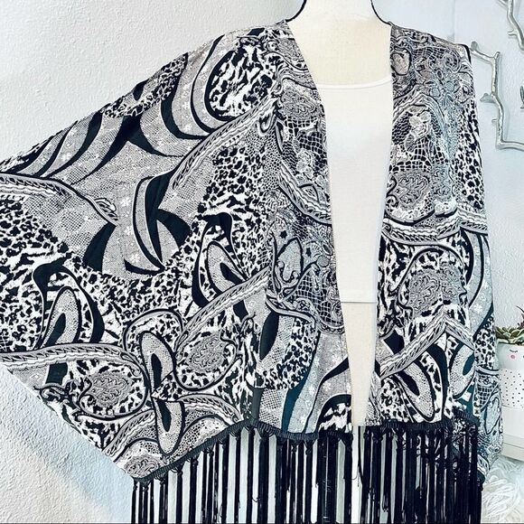 Luxe Apothetique Fringed Shawl Cardigan Leopard & Lace Print Black White - Picture 3 of 11